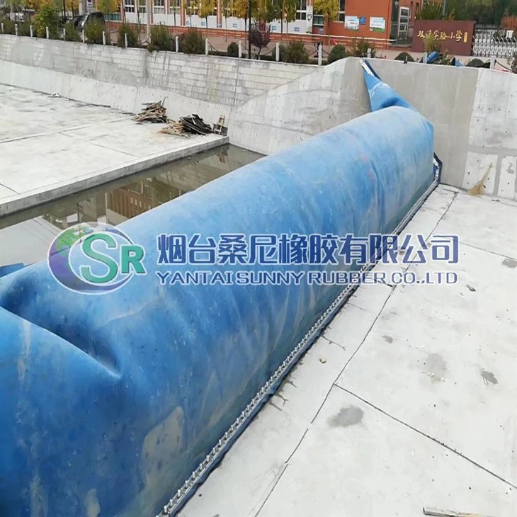 שלפוחית ​​גומי מתנפחת לסכר גומי בשימוש בנהר